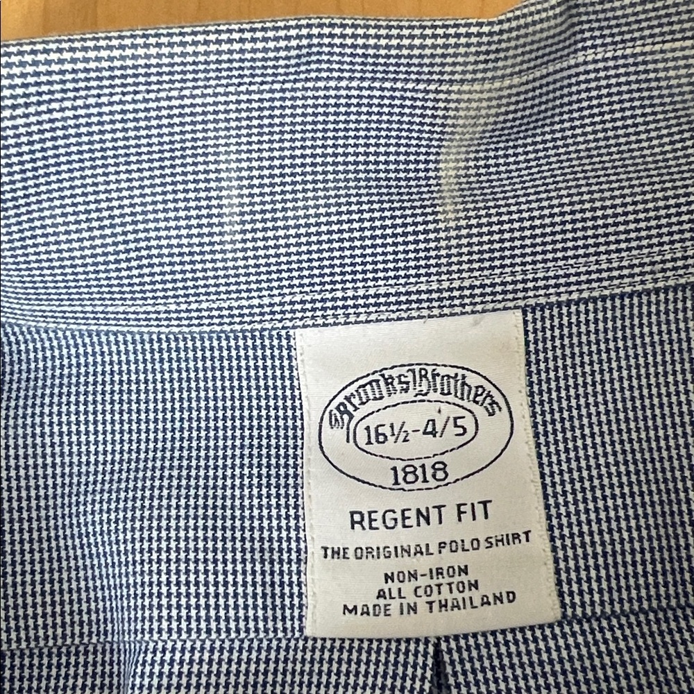Brooks Brothers Light Blue Casual Button-Down Shirt - Picture 2 of 4